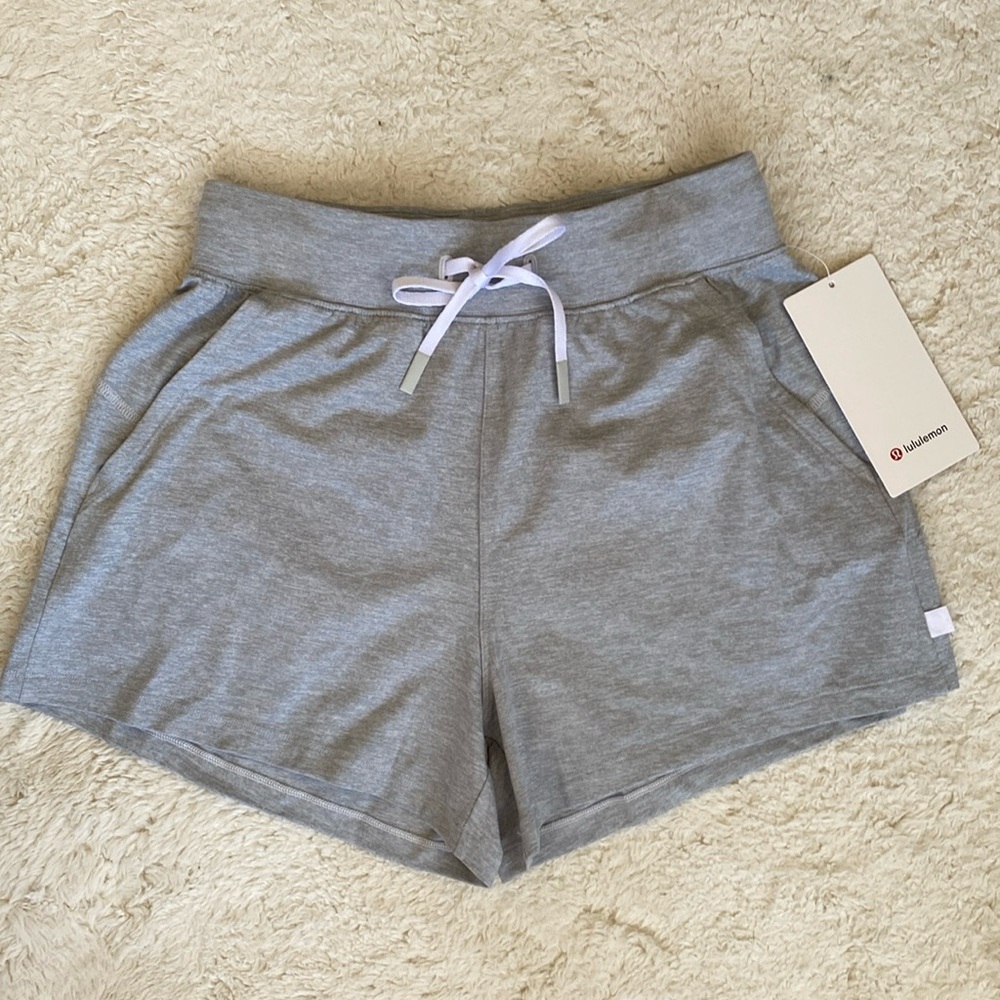 ❤️ Lululemon Peached Jersey HR Shorts 3.5" Size Small HGUC NWT